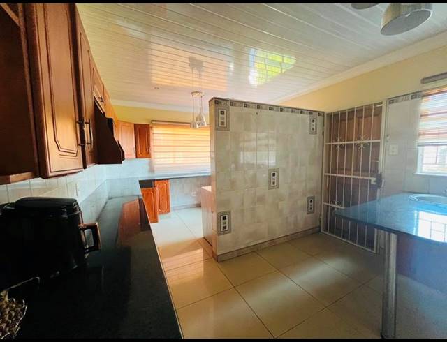 5 BEDROOM HOUSE FOR SALE IN NEW STATE AREA